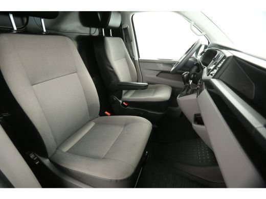 Volkswagen Transporter 2.0 TDI 150PK L2H1 | Automaat | Airco | Cruise | Carplay | Navigatie | Parkeersens. ActivLease financial lease