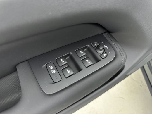 Volvo  XC60 NEW MODEL Plus Bright | Trekhaak | PDC V+A en 360 camera | Stoel - Stuurverwarming | Getint glas | ActivLease financial lease