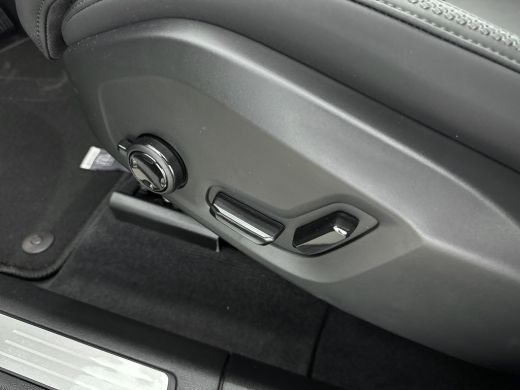 Volvo  XC60 NEW MODEL Plus Bright | Trekhaak | PDC V+A en 360 camera | Stoel - Stuurverwarming | Getint glas | ActivLease financial lease