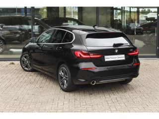 BMW 1 Serie 118i Sport Line Automaat / Sportstoelen / LED / Live Cockpit Professional / Cruise Control / PDC