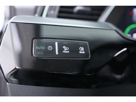 Audi e-tron 55 quattro Business edition 95 kWh | 20 inch | Stoelverwarming | Camera | Climate Control | Elekt... ActivLease financial lease