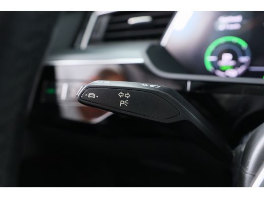 Audi e-tron 55 quattro Business edition 95 kWh | 20 inch | Stoelverwarming | Camera | Climate Control | Elekt... ActivLease financial lease