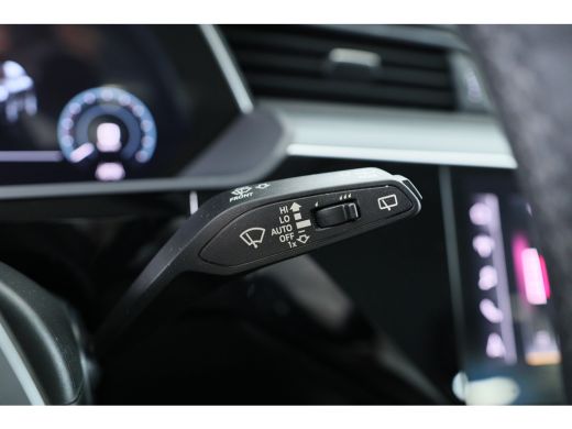 Audi e-tron 55 quattro Business edition 95 kWh | 20 inch | Stoelverwarming | Camera | Climate Control | Elekt... ActivLease financial lease