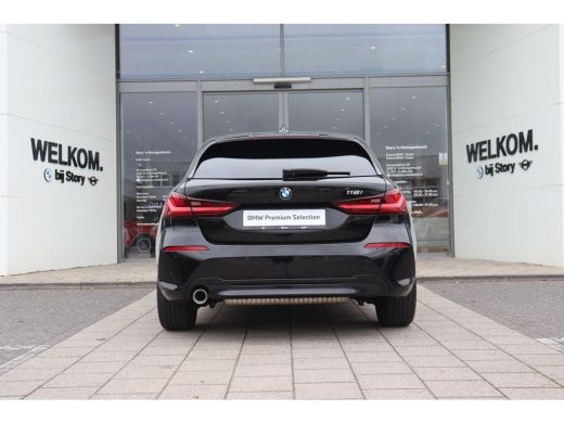 BMW 1 Serie 118i Sport Line Automaat / Sportstoelen / LED / Live Cockpit Professional / Cruise Control / PDC ActivLease financial lease