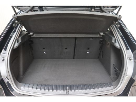 BMW 1 Serie 118i Sport Line Automaat / Sportstoelen / LED / Live Cockpit Professional / Cruise Control / PDC ActivLease financial lease