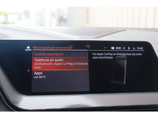 BMW 1 Serie 118i Sport Line Automaat / Sportstoelen / LED / Live Cockpit Professional / Cruise Control / PDC ActivLease financial lease