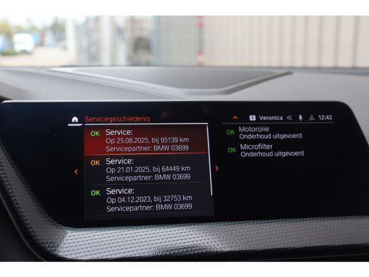 BMW 1 Serie 118i Sport Line Automaat / Sportstoelen / LED / Live Cockpit Professional / Cruise Control / PDC ActivLease financial lease