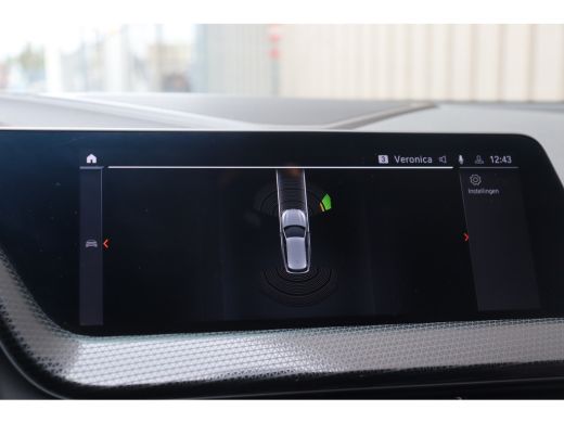 BMW 1 Serie 118i Sport Line Automaat / Sportstoelen / LED / Live Cockpit Professional / Cruise Control / PDC ActivLease financial lease