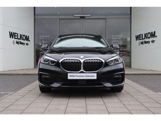 BMW 1 Serie 118i Sport Line Automaat / Sportstoelen / LED / Live Cockpit Professional / Cruise Control / PDC ActivLease financial lease