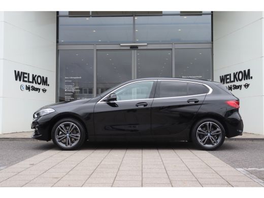 BMW 1 Serie 118i Sport Line Automaat / Sportstoelen / LED / Live Cockpit Professional / Cruise Control / PDC ActivLease financial lease