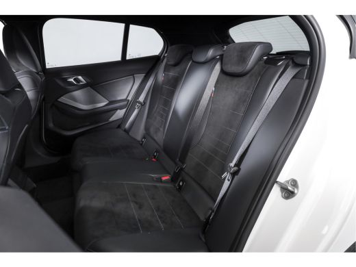 BMW 1 Serie 120 M Sport | Dig. Cockpit | Adapt. Cruise | Harman/Kardon | Stoelverw. | PDC | Camera | NAV + Ap... ActivLease financial lease