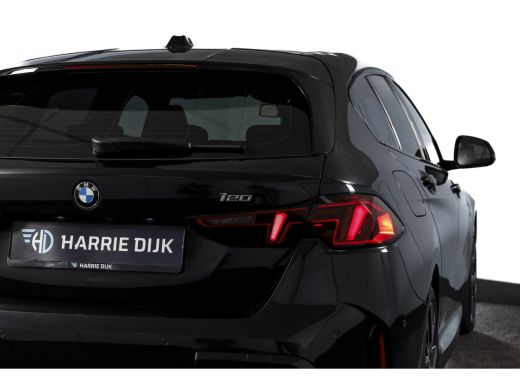 BMW 1 Serie 120 M Sport | Dig. Cockpit | Adapt. Cruise | Stoelverw. | Leder | PDC | Camera | NAV + App. Conne... ActivLease financial lease