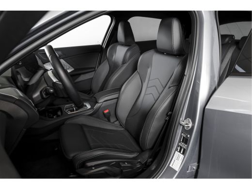 BMW 1 Serie 120 M Sport | Dig. Cockpit | Adapt. Cruise | Stoelverw. | Leder | PDC | Camera | NAV + App. Conne... ActivLease financial lease