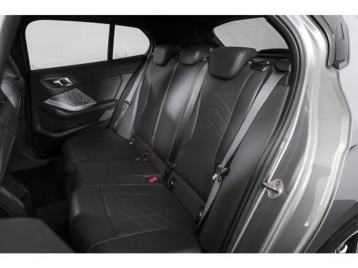 BMW 1 Serie 120 M Sport | Dig. Cockpit | Adapt. Cruise | Stoelverw. | Leder | PDC | Camera | NAV + App. Conne... ActivLease financial lease