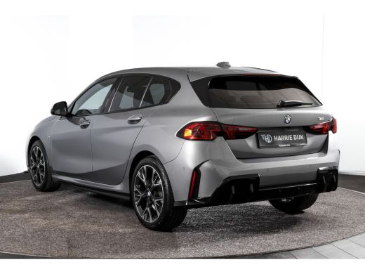 BMW 1 Serie 120 M Sport | Dig. Cockpit | Adapt. Cruise | Stoelverw. | PDC | Camera | NAV + App. Connect | ECC... ActivLease financial lease