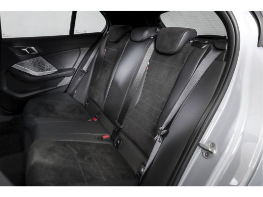 BMW 1 Serie 120 M Sport | Dig. Cockpit | Adapt. Cruise | Stoelverw. | PDC | Camera | NAV + App. Connect | ECC... ActivLease financial lease