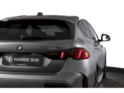 BMW 1 Serie 120 M Sport | Dig. Cockpit | Adapt. Cruise | Stoelverw. | PDC | Camera | NAV + App. Connect | ECC... ActivLease financial lease