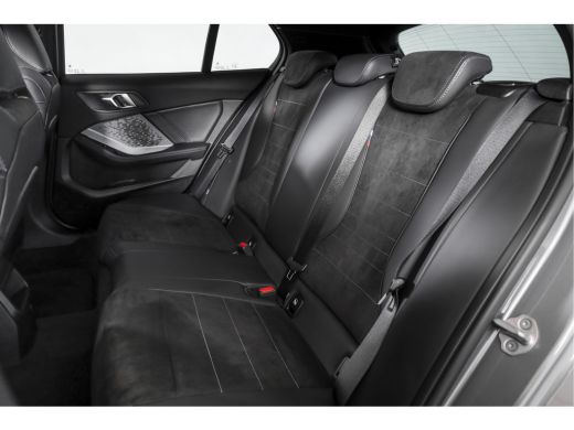 BMW 1 Serie 120 M Sport | Dig. Cockpit | Adapt. Cruise | Stoelverw. | PDC | Camera | NAV + App. Connect | ECC... ActivLease financial lease