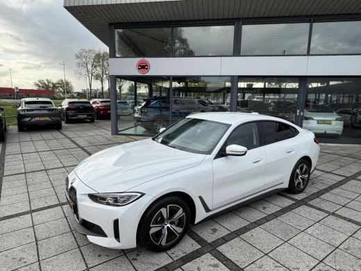 BMW i4 eDrive40 84 kWh | Trekhaak | Navi | Camera | ActivLease financial lease