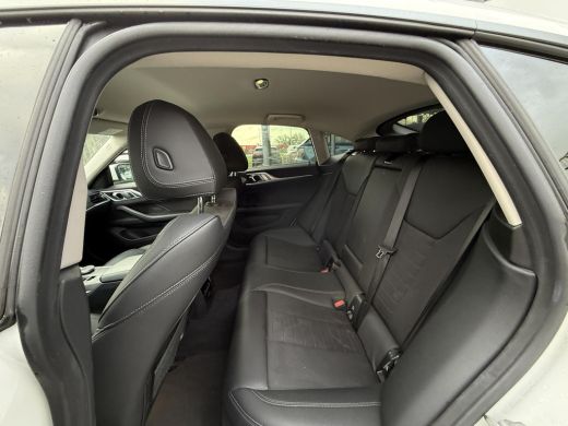 BMW i4 eDrive40 84 kWh | Trekhaak | Navi | Camera | ActivLease financial lease