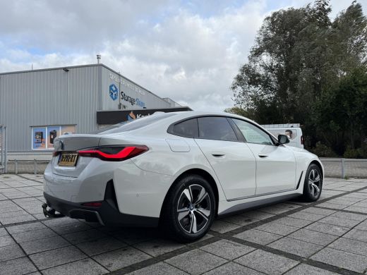 BMW i4 eDrive40 84 kWh | Trekhaak | Navi | Camera | ActivLease financial lease