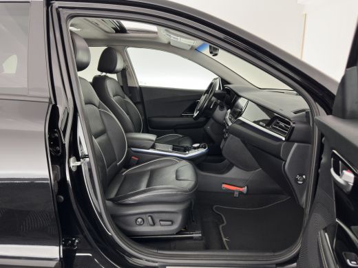 Kia e-Niro ExecutiveLine 64 kWh [ 3-Fase ] {SOH-100%} (INCL-BTW) Aut. *PANO | LUXURY-LEATHER | JBL-AUDIO | F... ActivLease financial lease