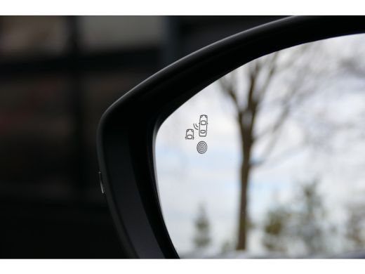 Peugeot 2008 1.2 PureTech 130 GT / NAVI / ALCANTARA / PDC / CLIMA / 17"LMV / CAMERA V+A / KEYLESS / MASSAGESTO... ActivLease financial lease