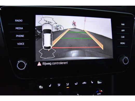 Skoda Superb Combi 1.4 TSI iV Sportline Business | Dig. Cockpit | Cruise | Stoel-+Stuurverw. PDC | Camera | Ap... ActivLease financial lease