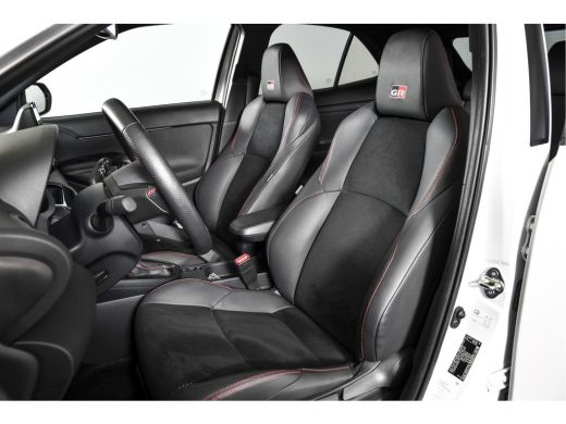 Toyota Yaris Cross 1.5 Hybrid 115 PK GR Sport | Dig. Cockpit | Adapt. Cruise | Stoel-+Stuurverw. | PDC | Camera | NA... ActivLease financial lease