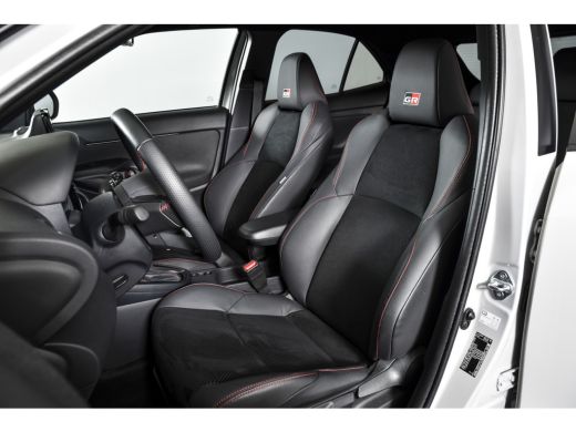 Toyota Yaris Cross 1.5 Hybrid 130 GR Sport | Dig.Cockpit | Adapt.Cruise | Stoel+Stuurverw. | Camera | PDC + NAV + Ap... ActivLease financial lease