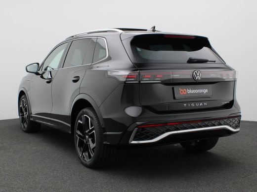 Volkswagen Tiguan 1.5 eHybrid R-Line Edition 272PK DSG Trekhaak, Lederen bekleding, Massage, Ventilatiestoelen, Pan... ActivLease financial lease
