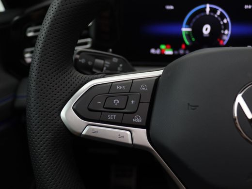 Volkswagen Tiguan 1.5 eHybrid R-Line Edition 272PK DSG Trekhaak, Lederen bekleding, Massage, Ventilatiestoelen, Pan... ActivLease financial lease