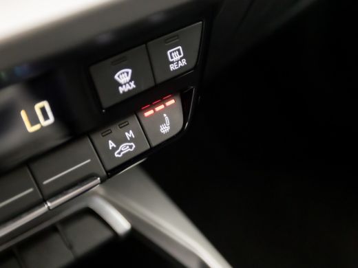 Audi A3 Sportback 30 TFSI S-Line Sport Automaat (2X S-LINE, APPLE CARPLAY, GROOT NAVI, LEDER, STOELVERWAR... ActivLease financial lease