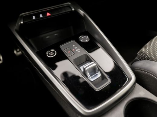 Audi A3 Sportback 30 TFSI S-Line Sport Automaat (2X S-LINE, APPLE CARPLAY, GROOT NAVI, LEDER, STOELVERWAR... ActivLease financial lease