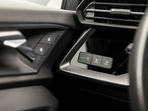 Audi A3 Sportback 30 TFSI S-Line Sport Automaat (2X S-LINE, APPLE CARPLAY, GROOT NAVI, LEDER, STOELVERWAR... ActivLease financial lease