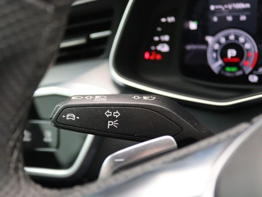 Audi A6 Avant 55 TFSI e quattro S edition Competition 367PK Trekhaak, Panoramadak, Adaptive Cruise Contro... ActivLease financial lease