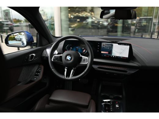 BMW 1 Serie 120 M Sport Automaat / Sportstoelen / Achteruitrijcamera / M Adaptief onderstel / Adaptieve LED /... ActivLease financial lease