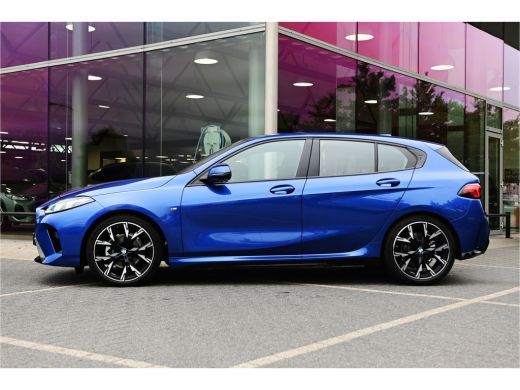 BMW 1 Serie 120 M Sport Automaat / Sportstoelen / Achteruitrijcamera / M Adaptief onderstel / Adaptieve LED /... ActivLease financial lease
