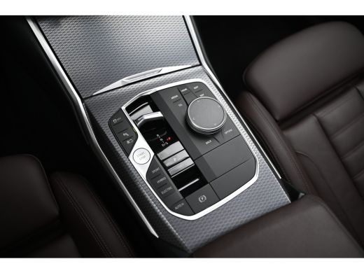 BMW 3 Serie Touring 330e xDrive M Sport Automaat / Panoramadak / Trekhaak / Sportstoelen / Achteruitrijcamera... ActivLease financial lease