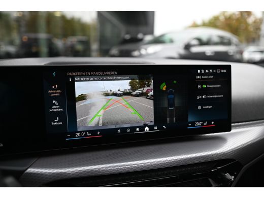 BMW 3 Serie Touring 330e xDrive M Sport Automaat / Panoramadak / Trekhaak / Sportstoelen / Achteruitrijcamera... ActivLease financial lease