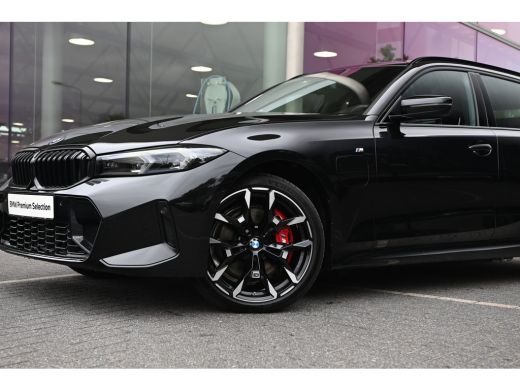 BMW 3 Serie Touring 330e xDrive M Sport Automaat / Panoramadak / Trekhaak / Sportstoelen / Achteruitrijcamera... ActivLease financial lease