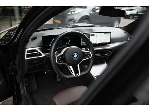 BMW 3 Serie Touring 330e xDrive M Sport Automaat / Panoramadak / Trekhaak / Sportstoelen / Achteruitrijcamera... ActivLease financial lease