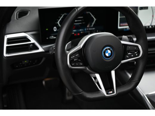 BMW 3 Serie Touring 330e xDrive M Sport Automaat / Panoramadak / Trekhaak / Sportstoelen / Achteruitrijcamera... ActivLease financial lease