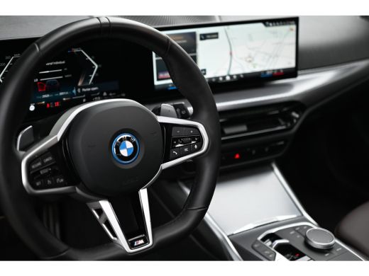BMW 3 Serie Touring 330e xDrive M Sport Automaat / Panoramadak / Trekhaak / Sportstoelen / Achteruitrijcamera... ActivLease financial lease