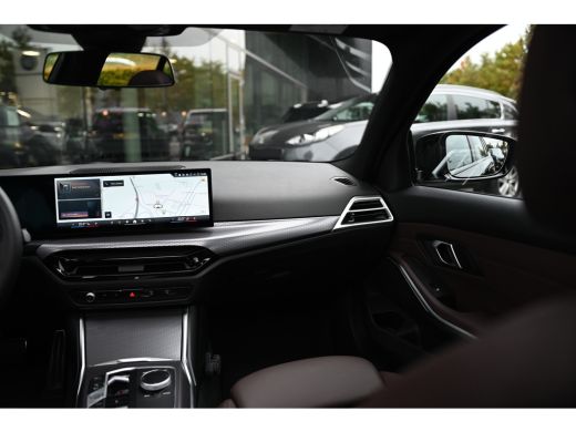 BMW 3 Serie Touring 330e xDrive M Sport Automaat / Panoramadak / Trekhaak / Sportstoelen / Achteruitrijcamera... ActivLease financial lease