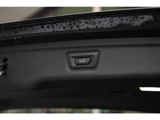 BMW 3 Serie Touring 330e xDrive M Sport Automaat / Panoramadak / Trekhaak / Sportstoelen / Achteruitrijcamera... ActivLease financial lease