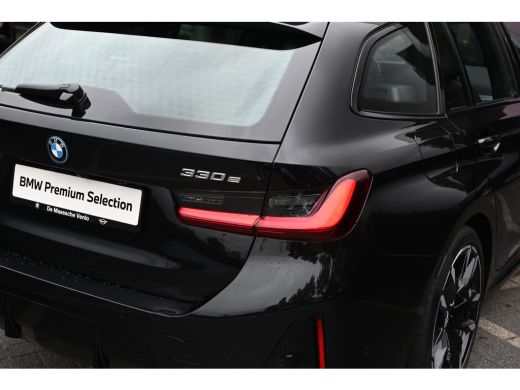 BMW 3 Serie Touring 330e xDrive M Sport Automaat / Panoramadak / Trekhaak / Sportstoelen / Achteruitrijcamera... ActivLease financial lease