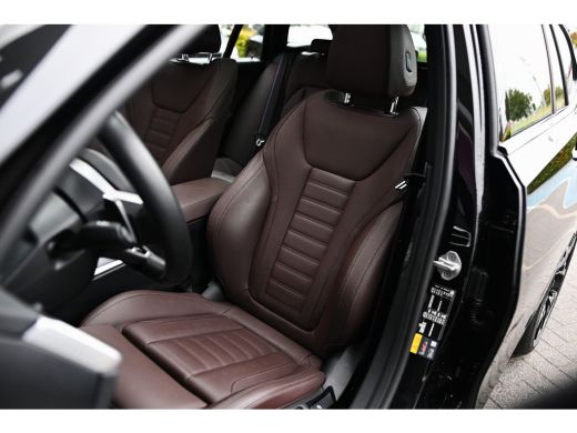 BMW 3 Serie Touring 330e xDrive M Sport Automaat / Panoramadak / Trekhaak / Sportstoelen / Achteruitrijcamera... ActivLease financial lease