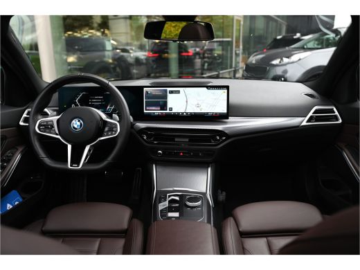 BMW 3 Serie Touring 330e xDrive M Sport Automaat / Panoramadak / Trekhaak / Sportstoelen / Achteruitrijcamera... ActivLease financial lease