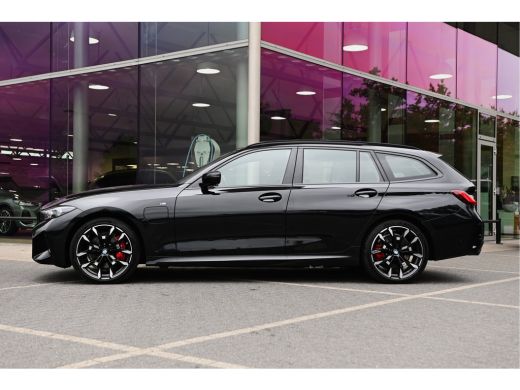 BMW 3 Serie Touring 330e xDrive M Sport Automaat / Panoramadak / Trekhaak / Sportstoelen / Achteruitrijcamera... ActivLease financial lease